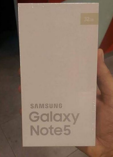 Cutia noului Galaxy Note 5 fotografiata
