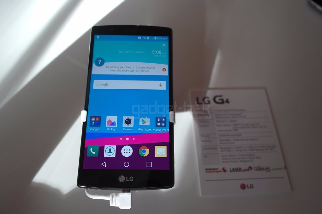 Precomanda LG G4 sau Huawei P8
