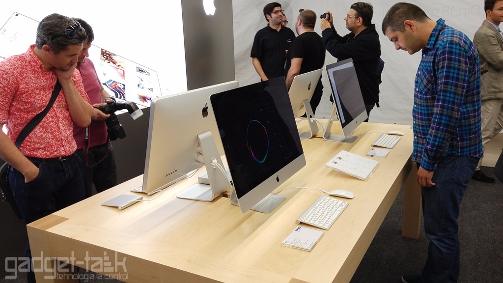 Lansarea primului magazin Apple Shop