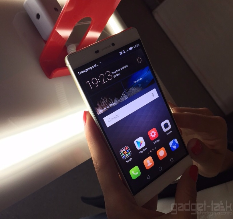 Lansarea Huawei P8