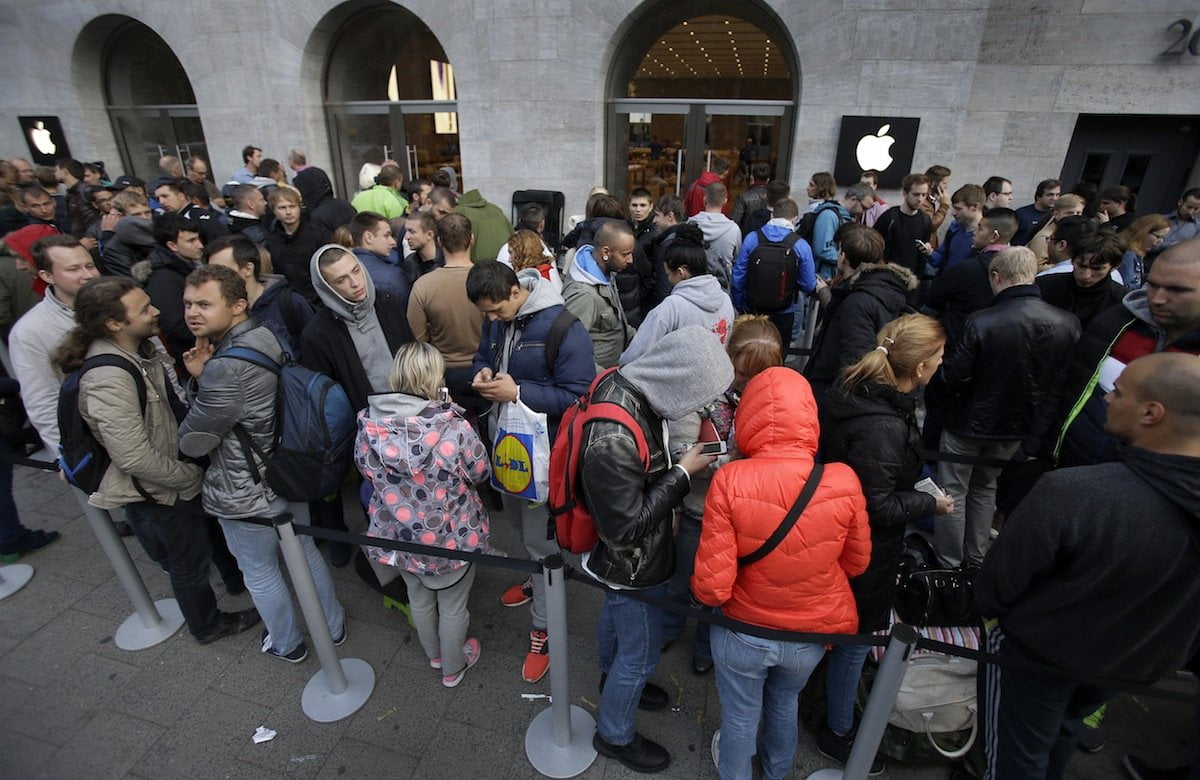 Apple anunta ca a vandut deja peste 10 milioane de telefoane iPhone 6 si 6 Plus 1 iPhone 6 si 6 Plus