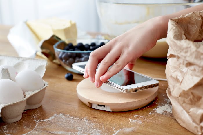 Mobila IKEA care incarca telefonul wireless, prezentata la MWC2015 1 Mobila IKEA care incarca telefonul wireless