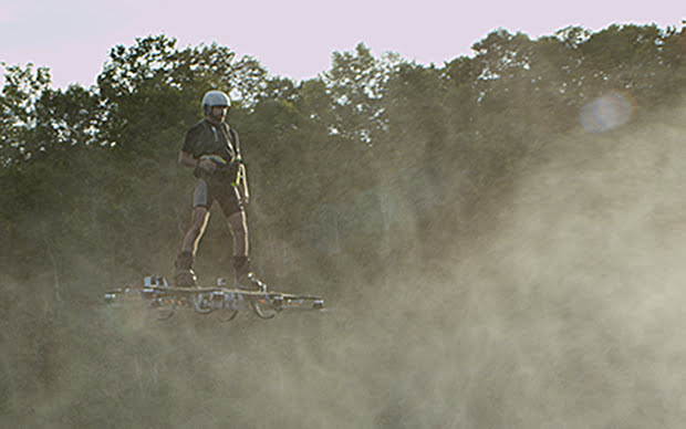 Un roman intra in Cartea Recordurilor cu propriul hoverboard (video) 1 hoverboard