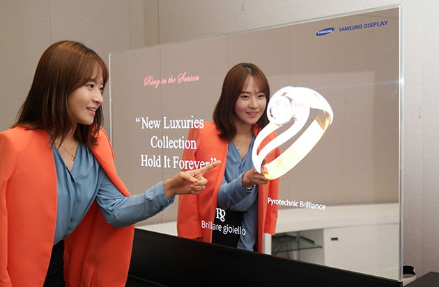 Samsung a prezentat la Hong Kong oglinda inteligenta si un afisaj OLED transparent, ambele cu tehnologie RealSense 1 realsense