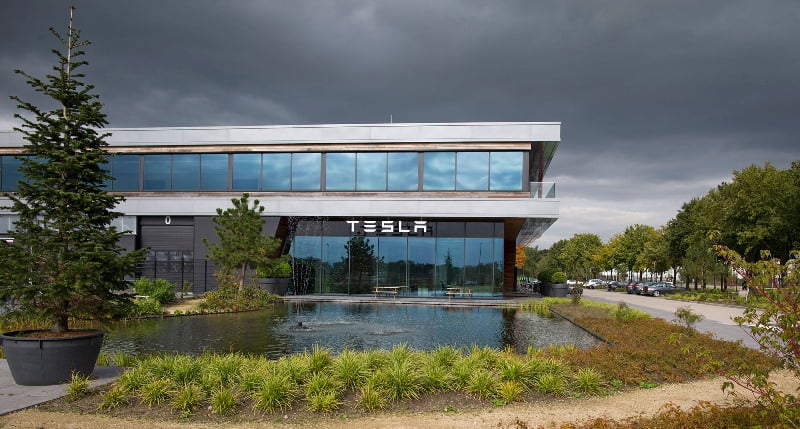 Primele imagini din uzina de masini electrice Tesla Motors, din Olanda 1 tesla motors