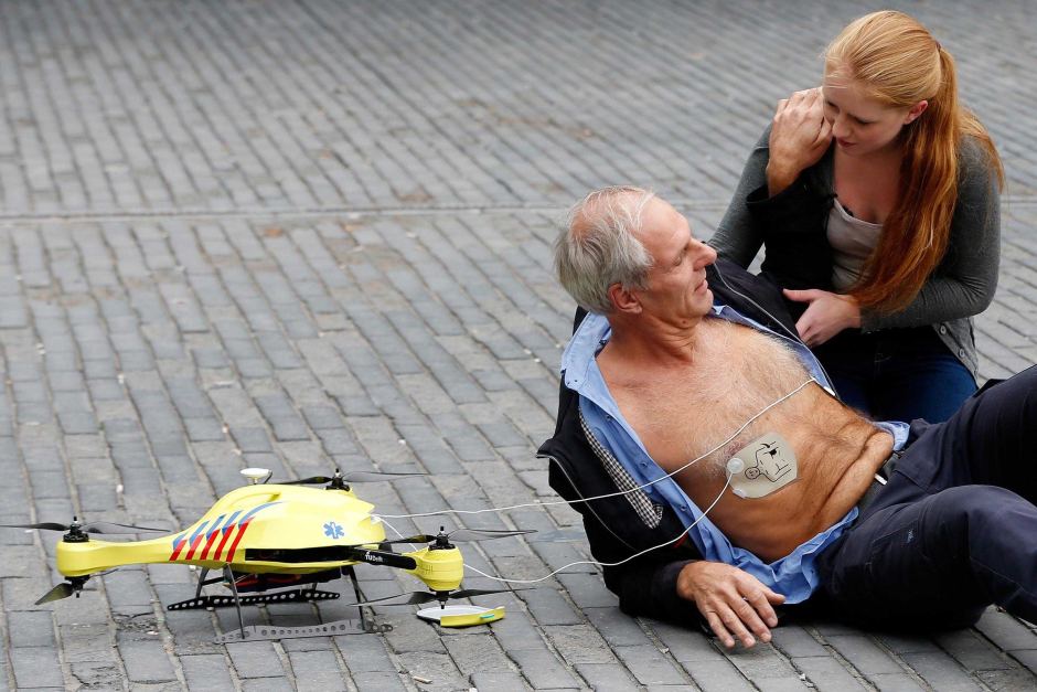 Dronele pot fi o solutie de interventie rapida, in caz de urgenta 1 drona-defibrilator