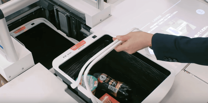 Panasonic promite casieri robot in supermarketuri