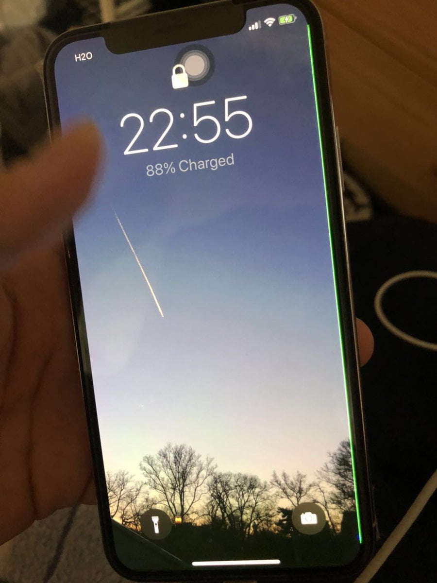 dunga verde pe ecranul telefonului iPhone X
