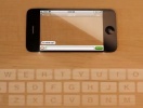iphone5-cu-ecran-transparent-si-tastatura-virtuala-proiectata-pe-birou