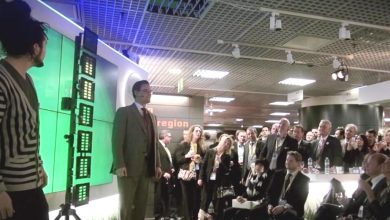 Un numar incredibil de magie pus in scena cu ajutorul noului iPad Un numar incredibil de magie pus in scena cu ajutorul noului iPad