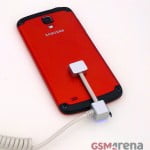 Samsung Galaxy S4 Active pozeaza in fata camerei Galaxy S4 Active