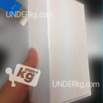 Cutia originala a telefonului Google Nexus 5 fotografiata. Dezvaluie modelul de culoare alba Nexus 5