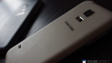 Galaxy S5 Mini fotografiat langa S5, va avea un procesor Exynos 3 Quad Galaxy S5 mini fotografiat