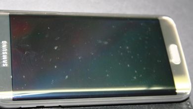 Husa Samsung Clear View zgaraie telefoanele Galaxy S6 si S6 Edge, in loc sa le protejeze Husa Samsung Clear View