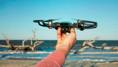 DJI lanseaza drona Spark, un model mult mai compact ca Mavic Pro DJI lanseaza drona Spark, un model mult mai compact ca Mavic Pro