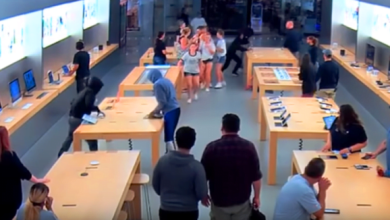 Un magazin Apple a fost pradat ca-n filme de patru hoti magazin apple