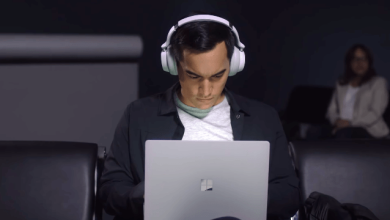 Microsoft lanseaza castile Surface (cu Cortana si 13 niveluri de anulare a zgomotului) castile Surface