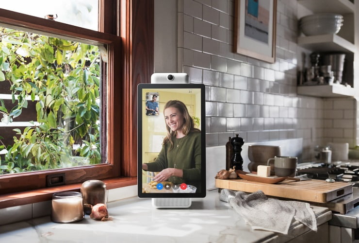Facebook lanseaza Portal