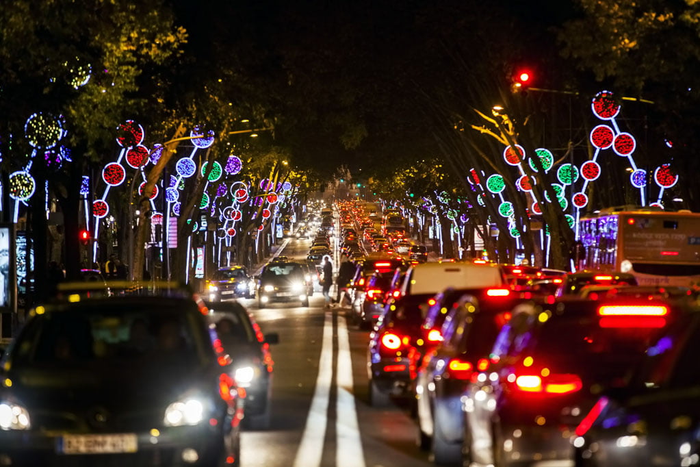 Destinatii catre targurile de Craciun din Europa si sfaturi pentru o calatorie reusita 3 Christmas Lights Lisabona