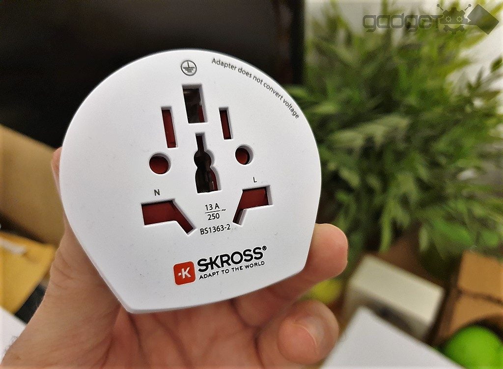 adaptor de priza universal skross 4