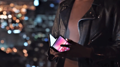 Telefonul pliabil Samsung apare intr-o reclama video #MWC2019 Telefonul pliabil Samsung apare intr-o reclama video #MWC2019