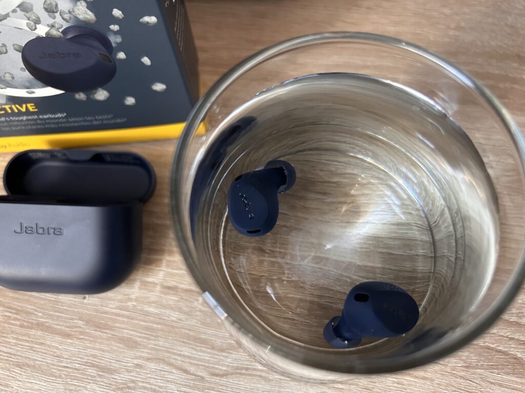 Jabra Elite 8 Active - casti dedicate persoanelor dinamice -Review 6 Resitenta la apa IP68, Jabra Elite 8 Active